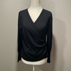 Dolce Cabo Black Pull Over Sweater 
Long Bell Sleeve Sweater 
Gathers at side